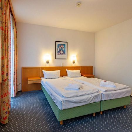 Hotel Rostock West Im "Kritzmow Park" Exterior foto