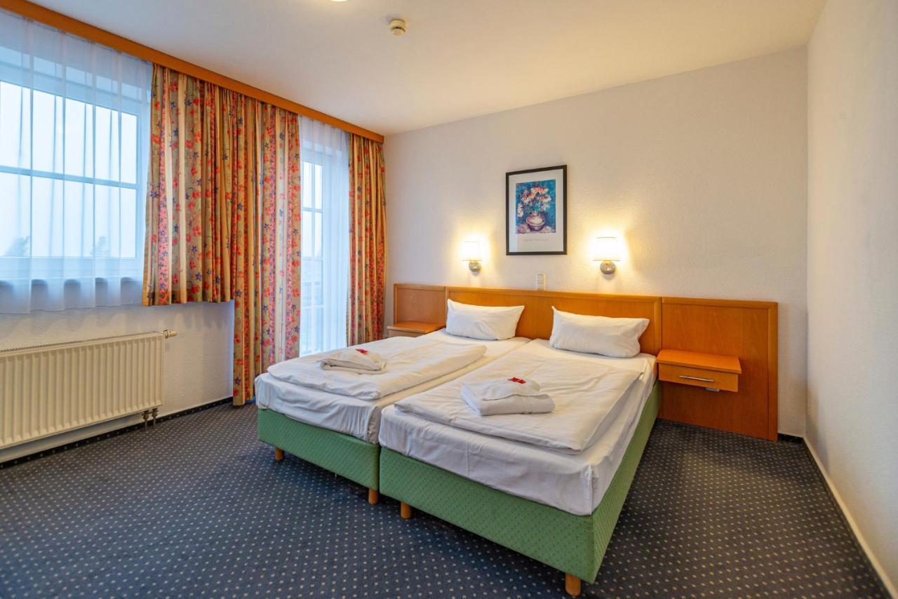 Hotel Rostock West Im "Kritzmow Park" Exterior foto